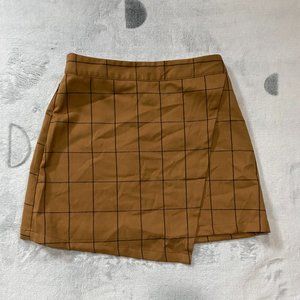 Really cute tan with black line forever 21 skirt